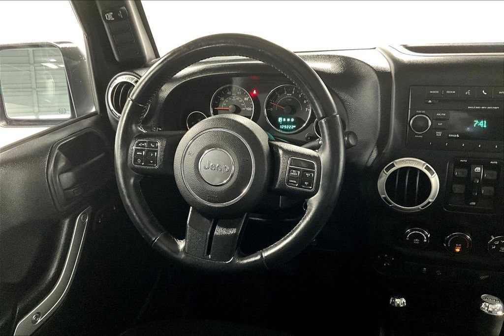 Used 2016 Jeep Wrangler Unlimited Rubicon w/ Connectivity Group image 7