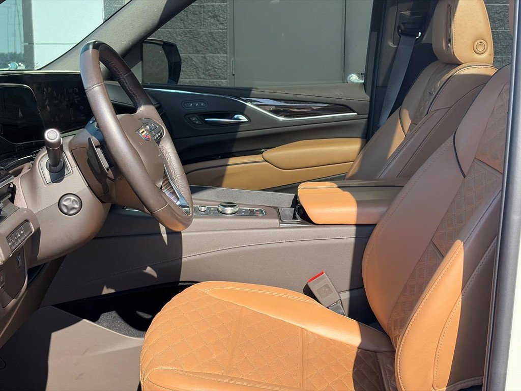 Certified 2023 Cadillac Escalade Premium Luxury AWD/4WD image 17