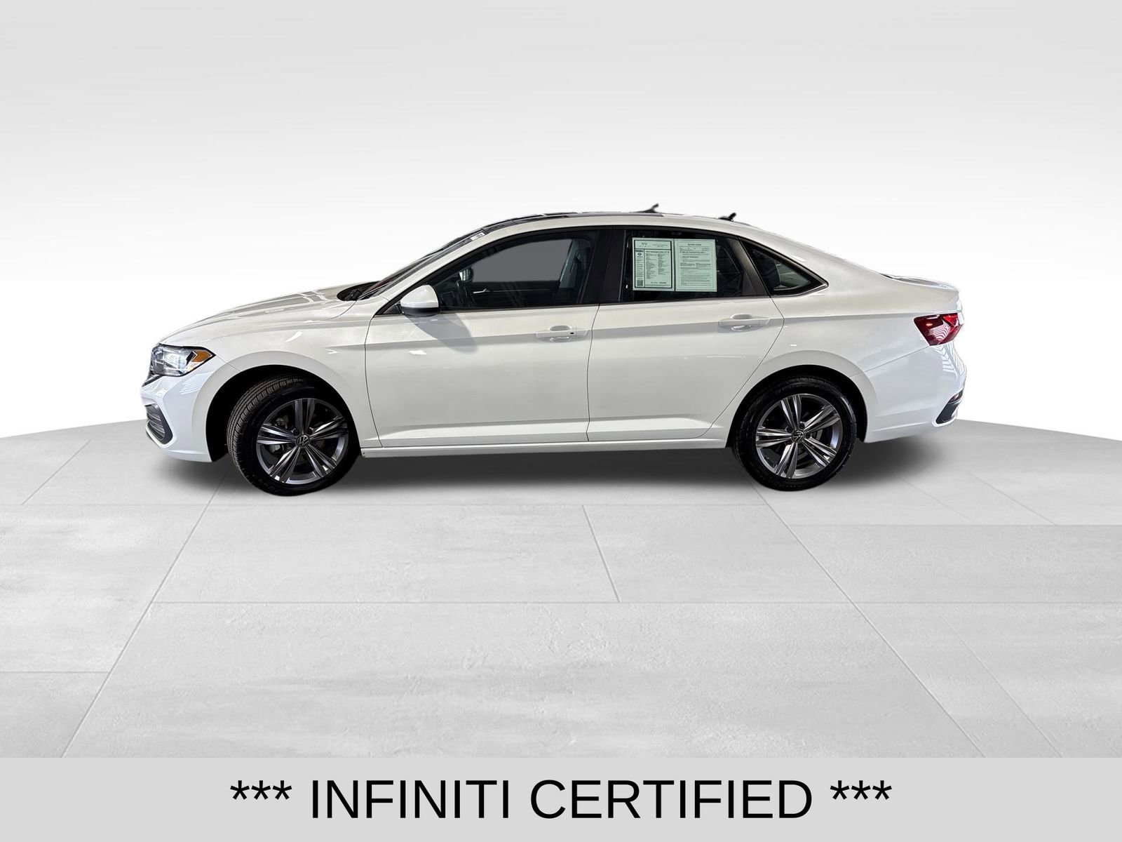 Used 2023 Volkswagen Jetta SE w/ Panoramic Sunroof Package image 2