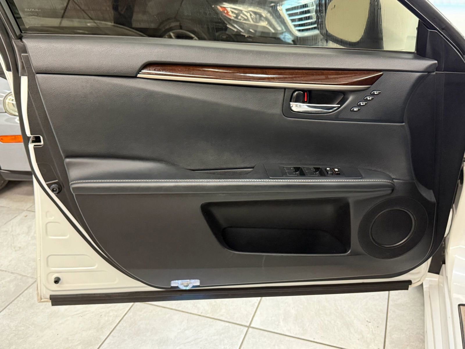 Used 2013 Lexus ES 350 w/ Luxury Pkg image 15