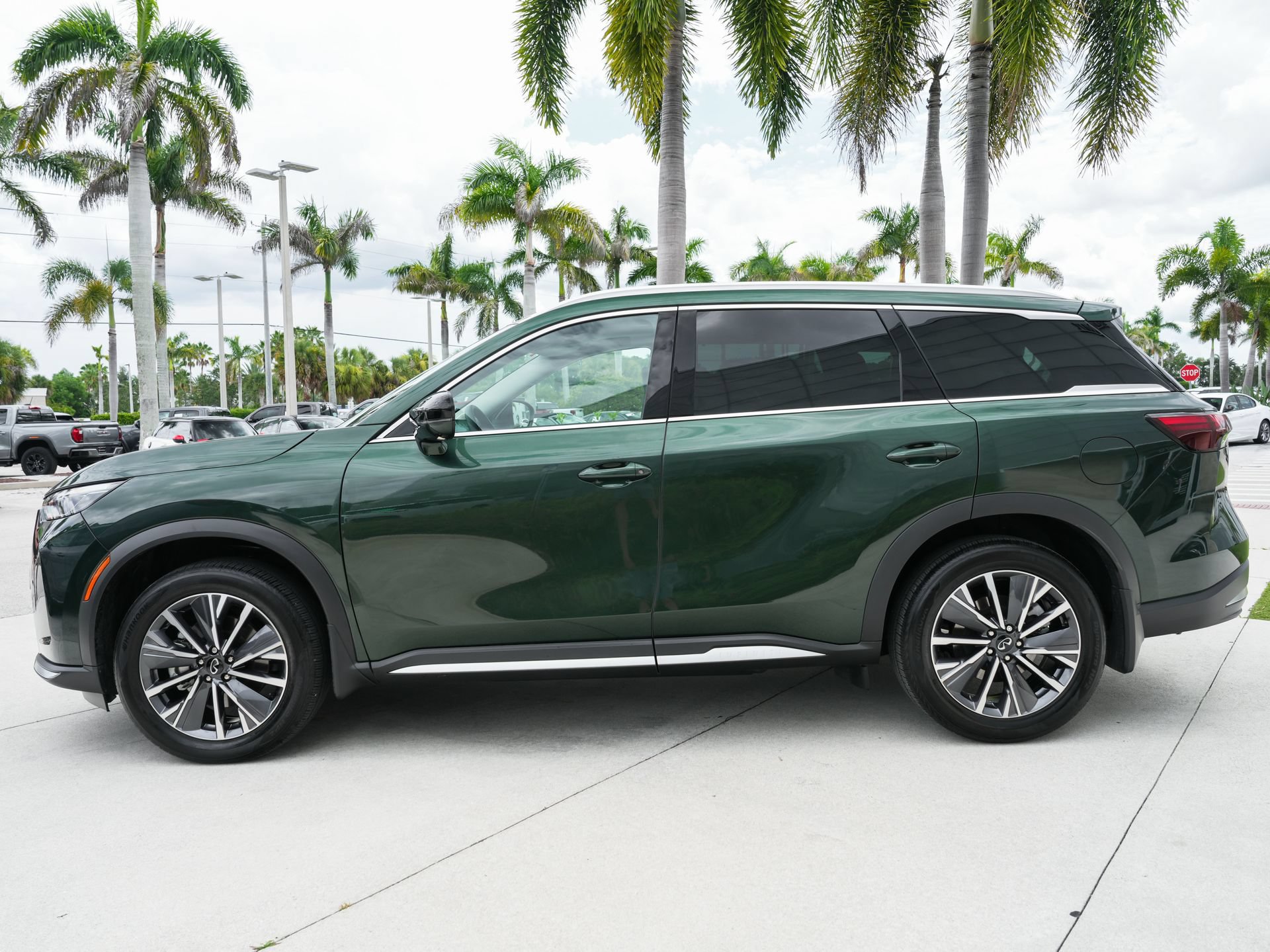 Certified 2026 INFINITI QX60 Luxe w/ Cargo Package FWD image 21