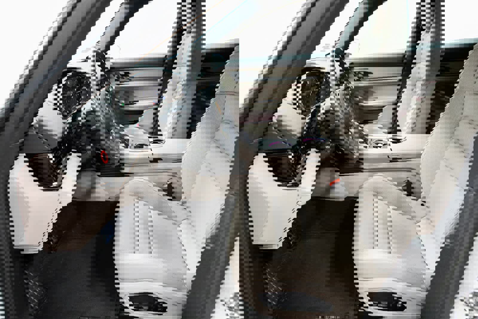 Certified 2025 Porsche Taycan image 16