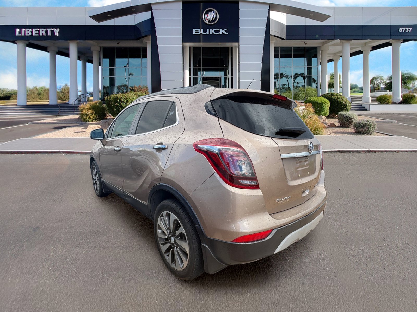 Used 2018 Buick Encore Essence FWD image 3