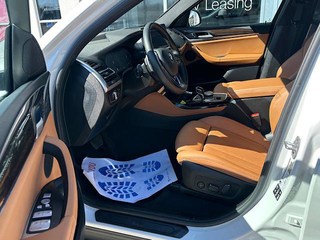 Certified 2025 BMW X4 xDrive30i AWD/4WD image 10