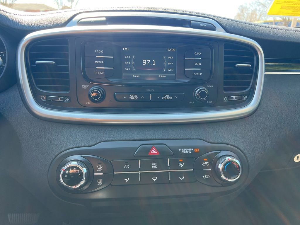 Used 2017 Kia Sorento LX image 20