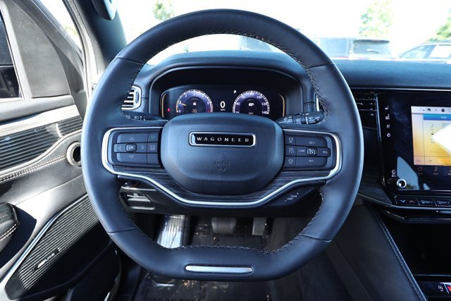 Used 2024 Jeep Wagoneer L Series II RWD image 11