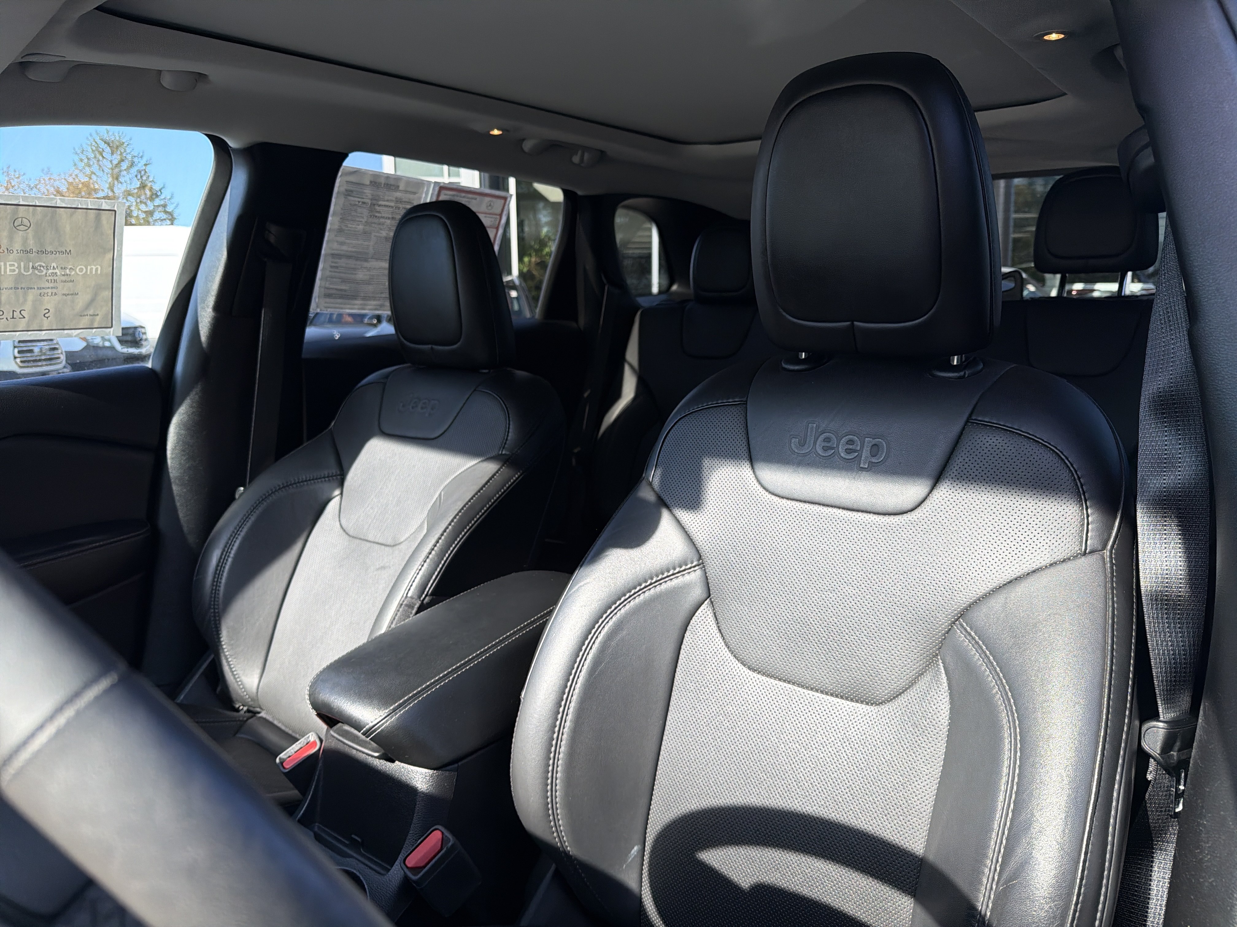 Used 2021 Jeep Cherokee Limited w/ Mopar Interior Package AWD/4WD image 10