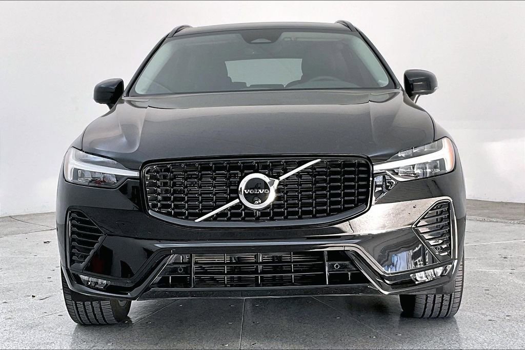 Used 2025 Volvo XC60 B5 Plus w/ Protection Package Premier image 5