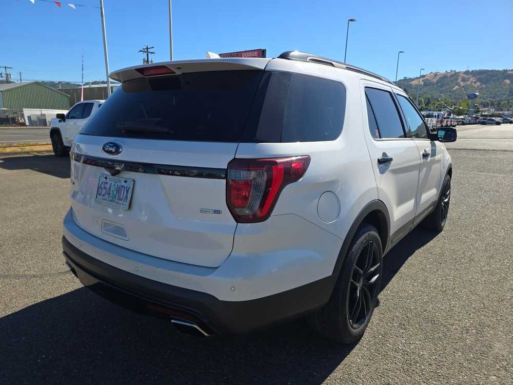 Used 2017 Ford Explorer Sport w/ Equipment Group 401A AWD/4WD image 3