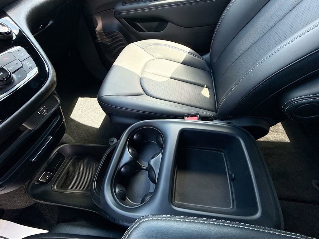 Used 2026 Chrysler Pacifica Select image 24