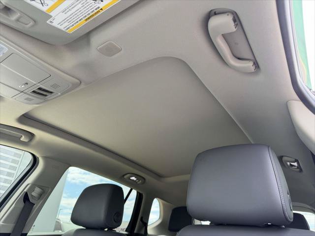 Used 2020 Buick Envision Essence w/ Experience Buick Package AWD/4WD image 23