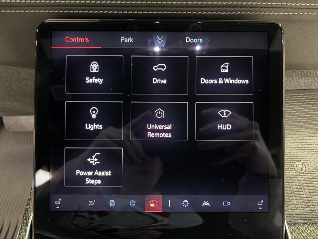 Used 2025 Cadillac Escalade ESV V image 31