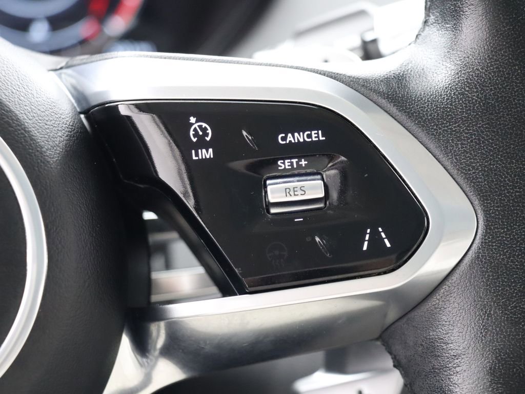 Used 2022 Jaguar E-PACE SE image 21