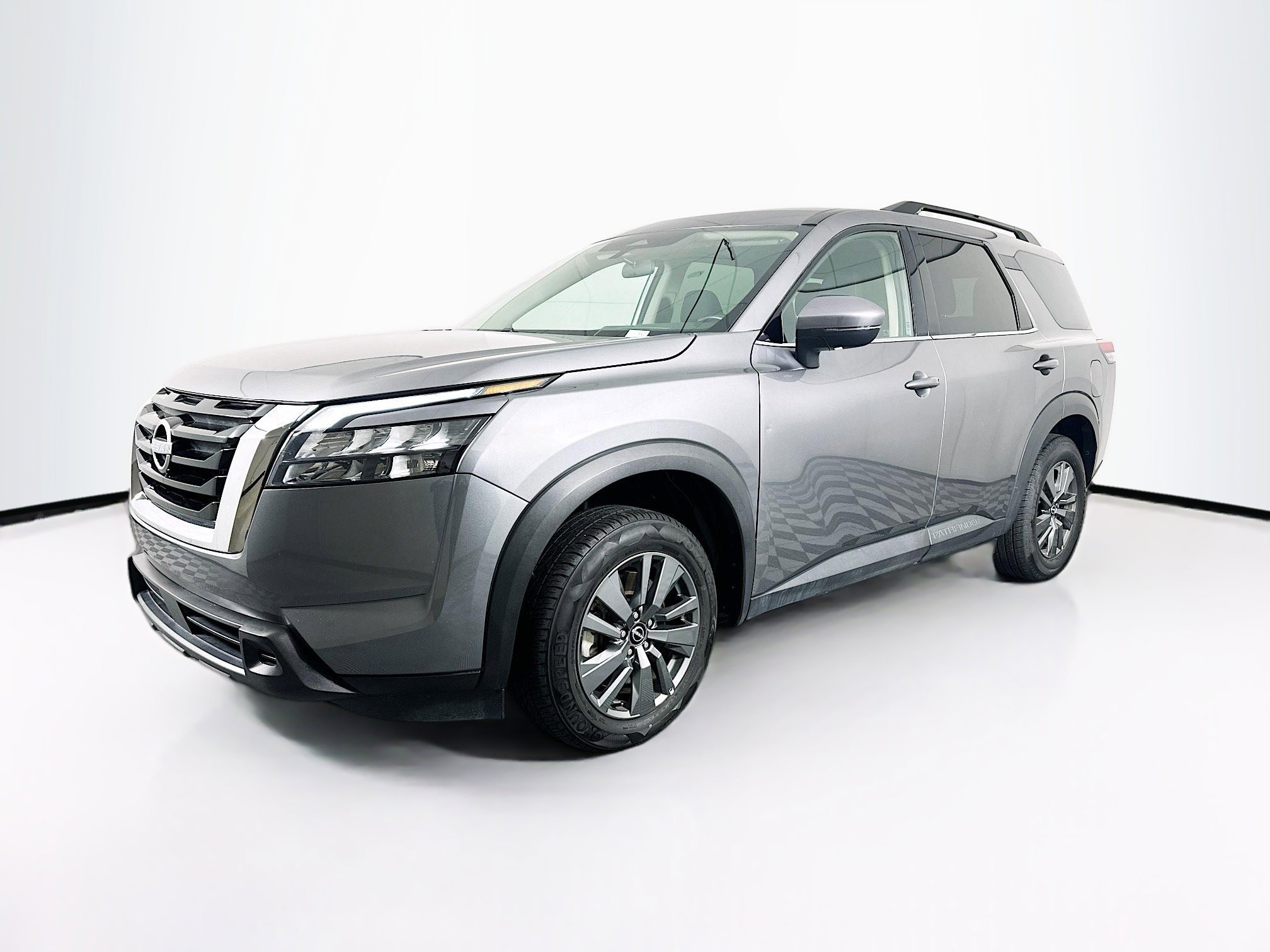 Used 2024 Nissan Pathfinder SV image 3