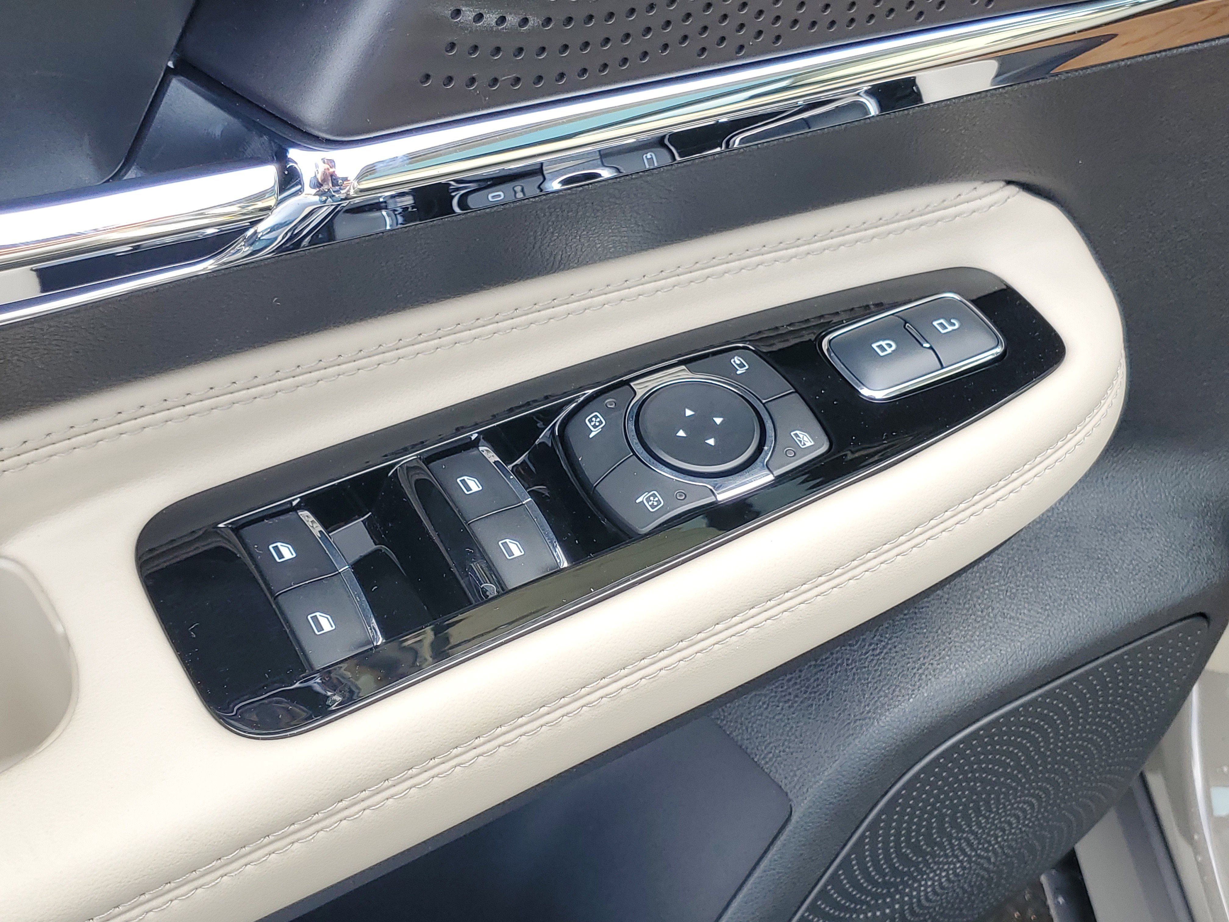 New 2026 Lincoln Corsair Premiere image 10