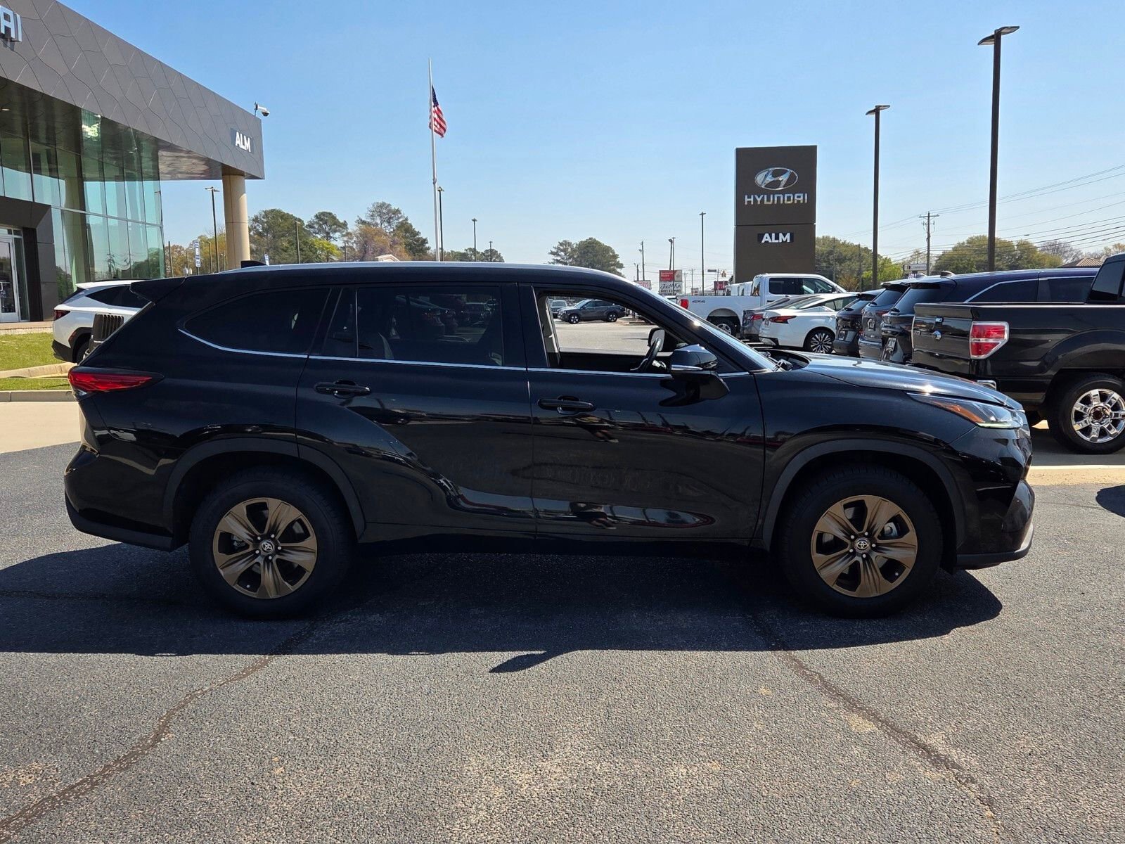 Used 2022 Toyota Highlander Bronze Edition image 17