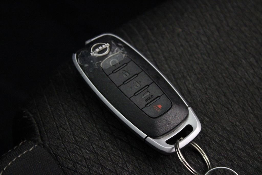 Certified 2025 Nissan Rogue SV image 21