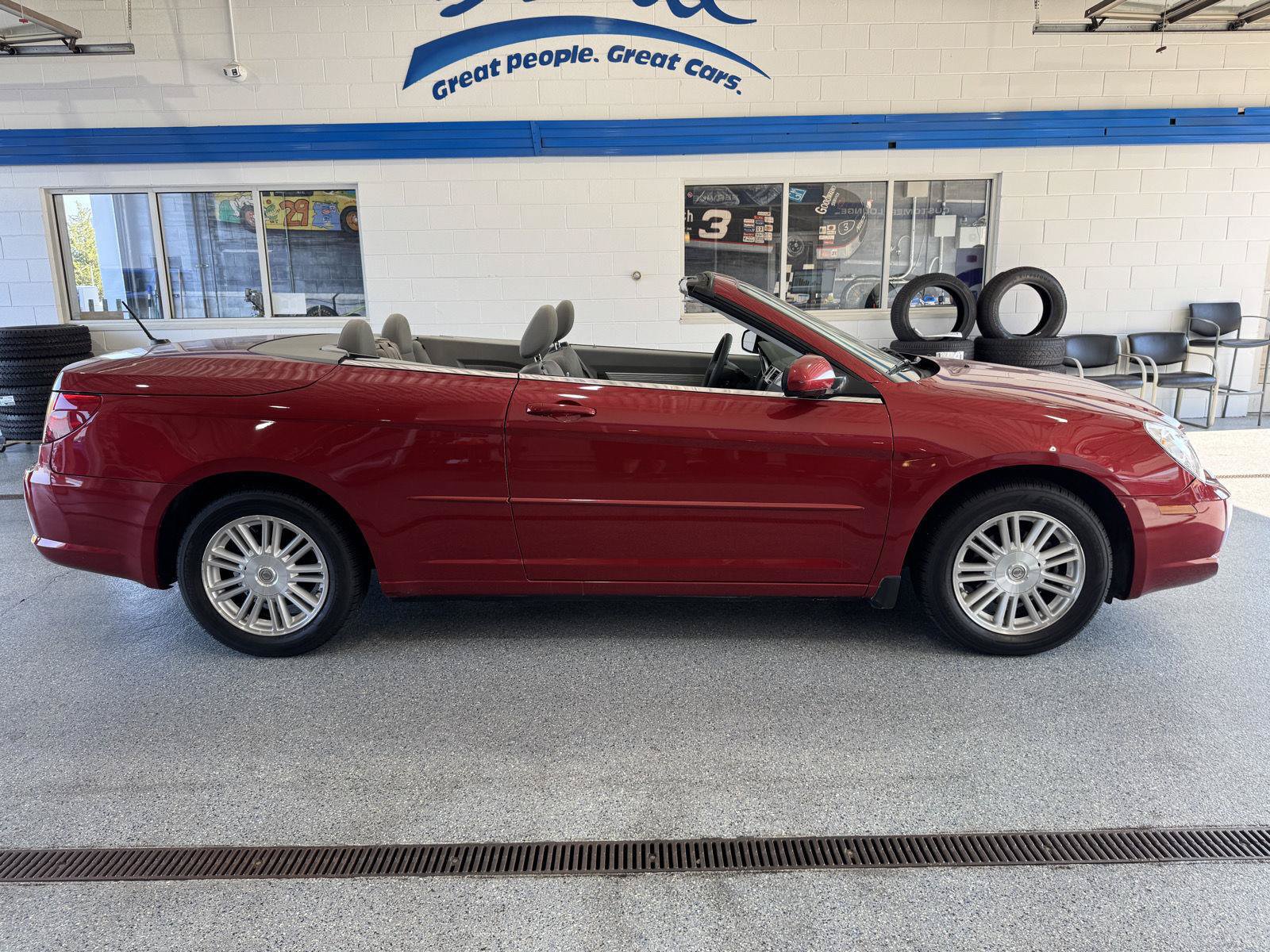 Used 2008 Chrysler Sebring Touring w/ Electronics Convenience Group FWD image 18