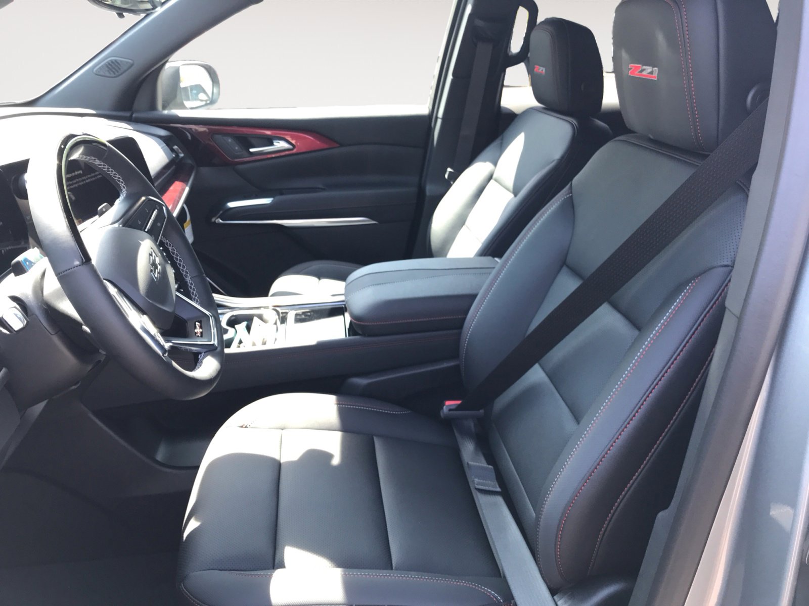 New 2025 Chevrolet Traverse Z71 w/ Enhanced Driving Package image 8