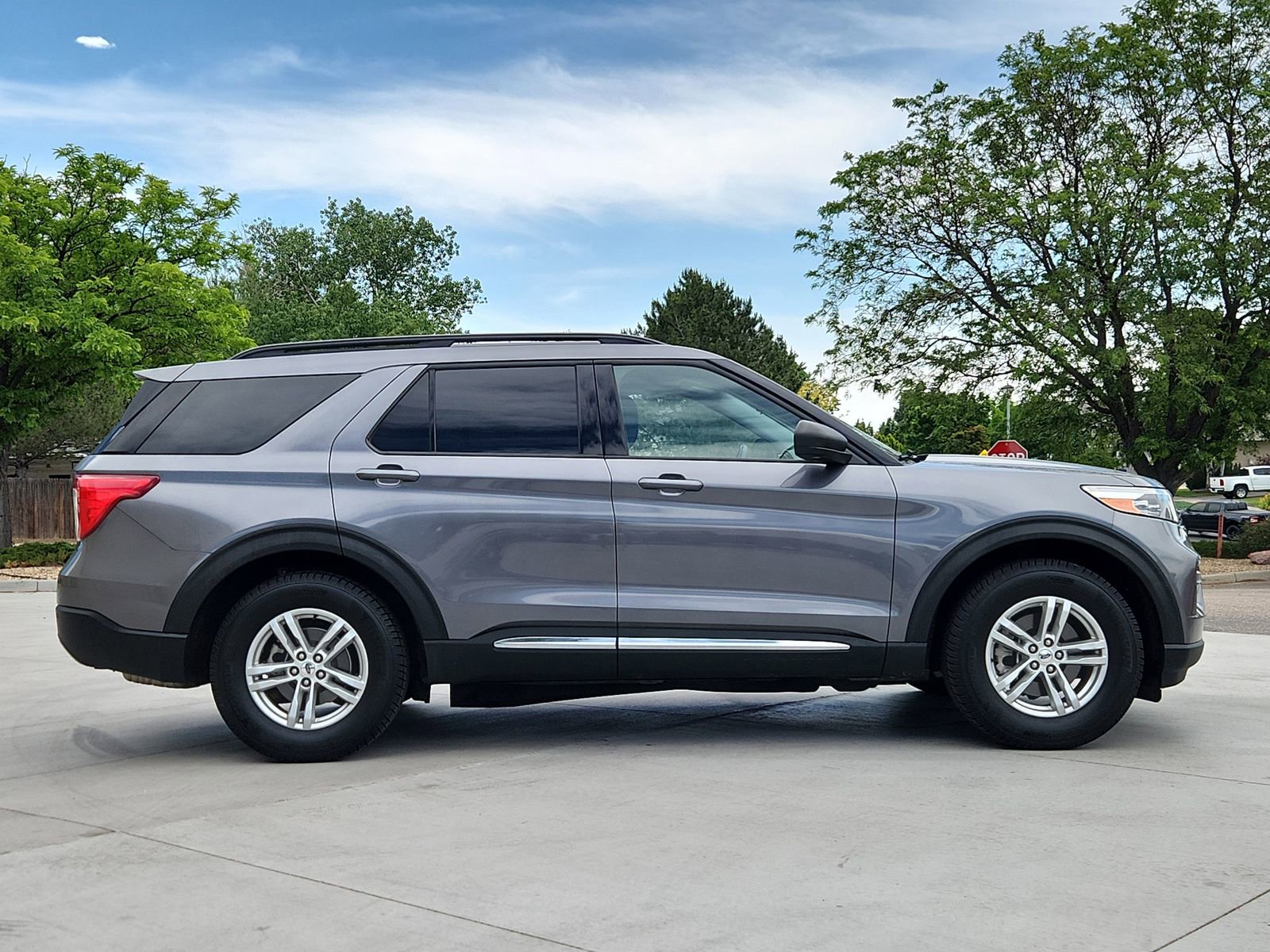 Used 2021 Ford Explorer XLT w/ Equipment Group 202A AWD/4WD image 6