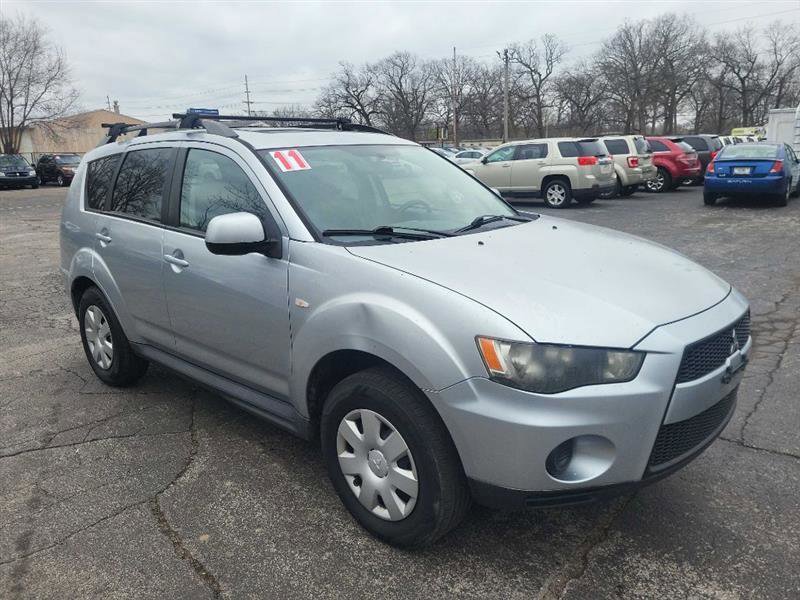 Used 2011 Mitsubishi Outlander ES image 1