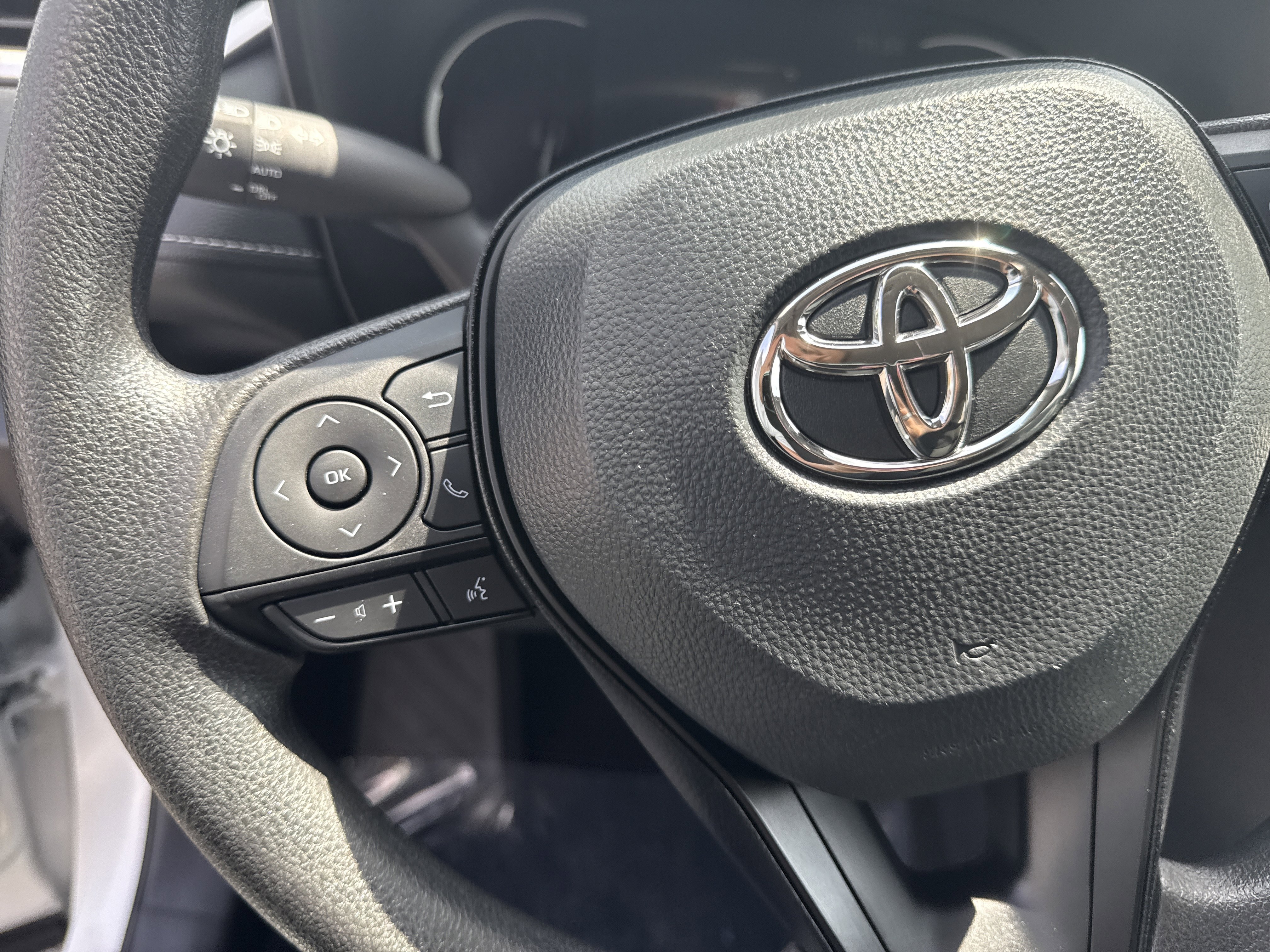 Used 2025 Toyota RAV4 XLE image 19