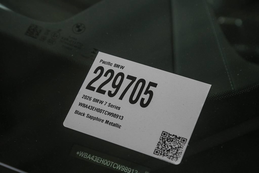 Used 2026 BMW 750e xDrive AWD/4WD image 24