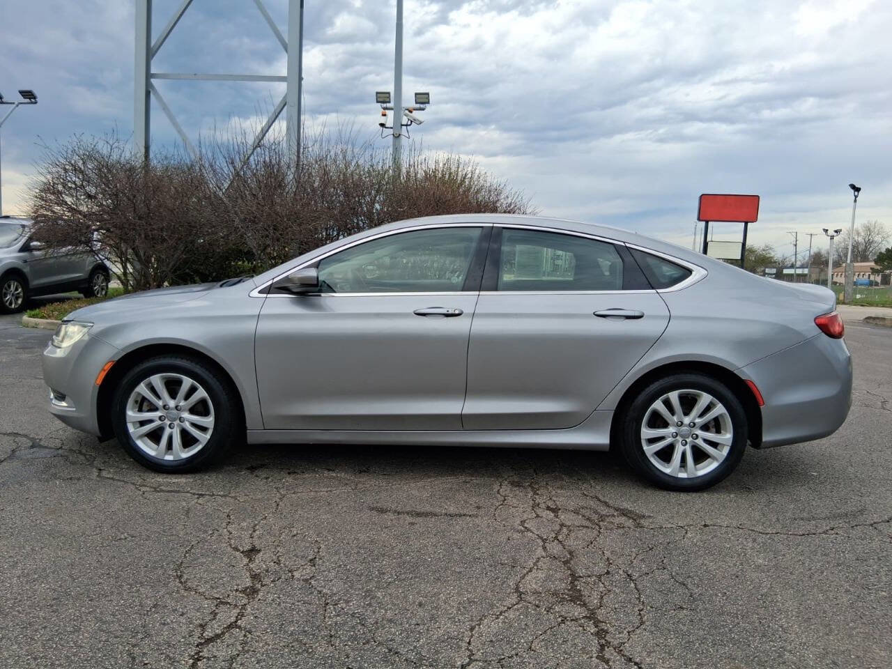 Used 2015 Chrysler 200 Limited FWD image 5