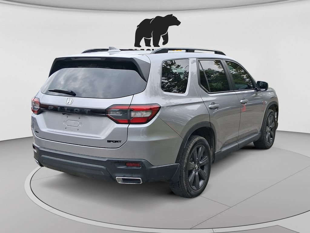 Used 2025 Honda Pilot Sport image 3