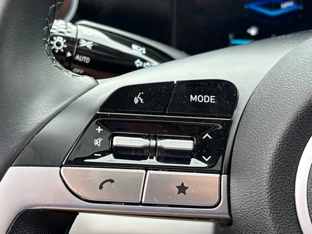 Used 2025 Hyundai Elantra Limited FWD image 21