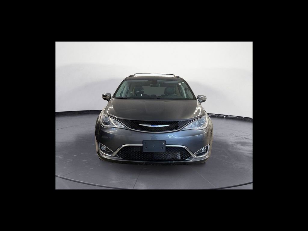 Used 2018 Chrysler Pacifica Limited w/ Tire & Wheel Group FWD image 9