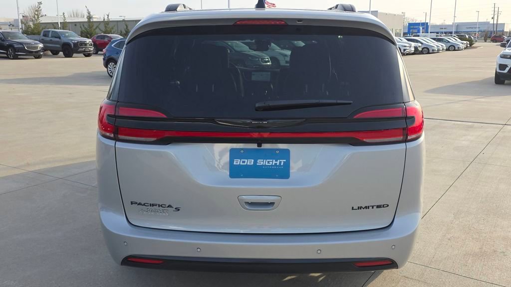 New 2026 Chrysler Pacifica Limited w/ S Appearance Package image 4