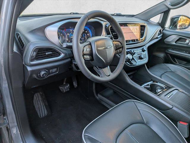 Used 2025 Chrysler Pacifica Limited FWD image 10