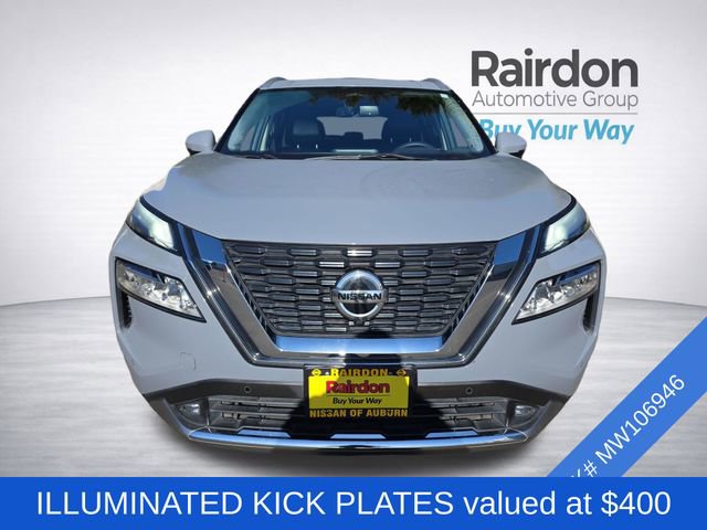Used 2021 Nissan Rogue Platinum image 2