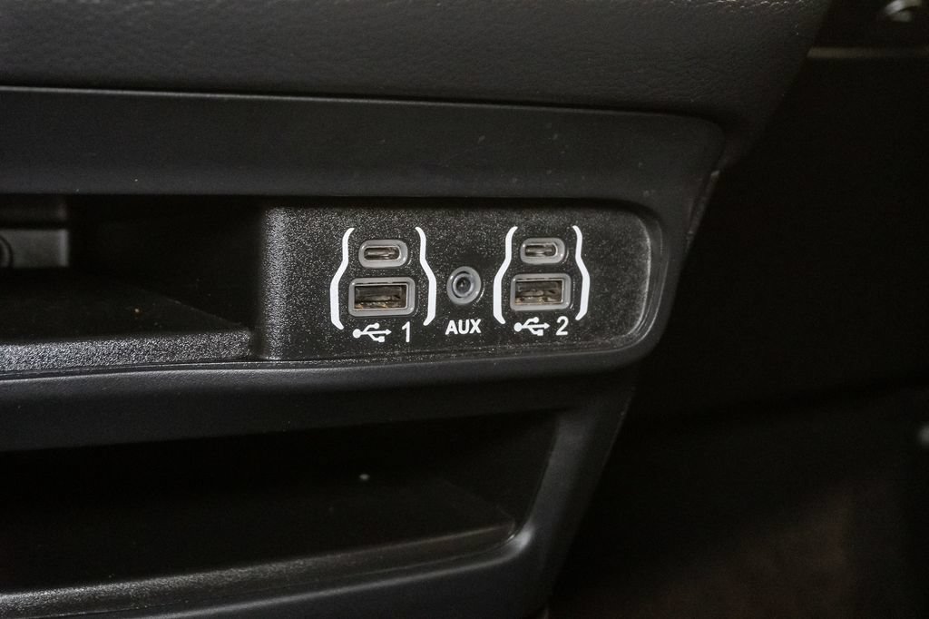 Certified 2025 Chrysler Pacifica Select FWD image 21