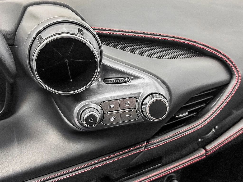 Used 2020 Ferrari F8 Tributo image 14