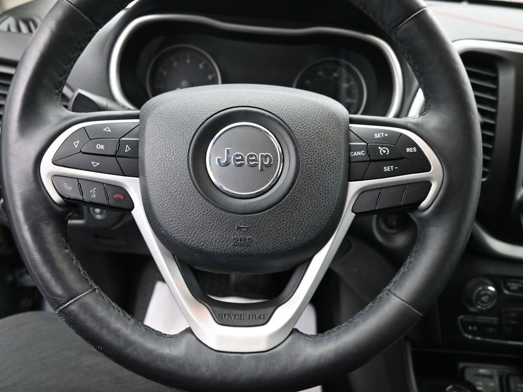 Used 2014 Jeep Cherokee Trailhawk w/ Comfort/Convenience Group AWD/4WD image 16