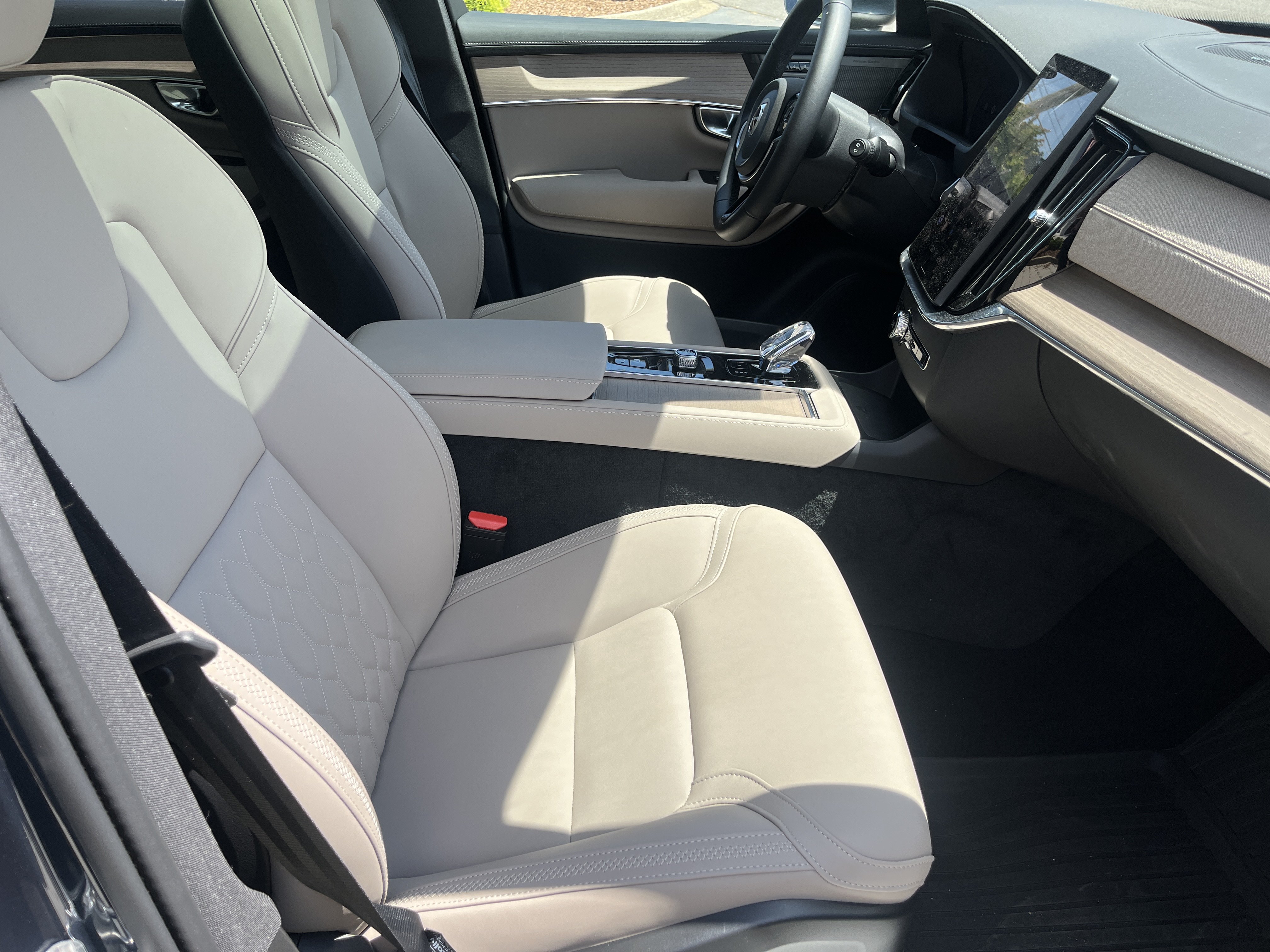 New 2026 Volvo XC90 B6 Plus w/ Protection Package Premier AWD/4WD image 26