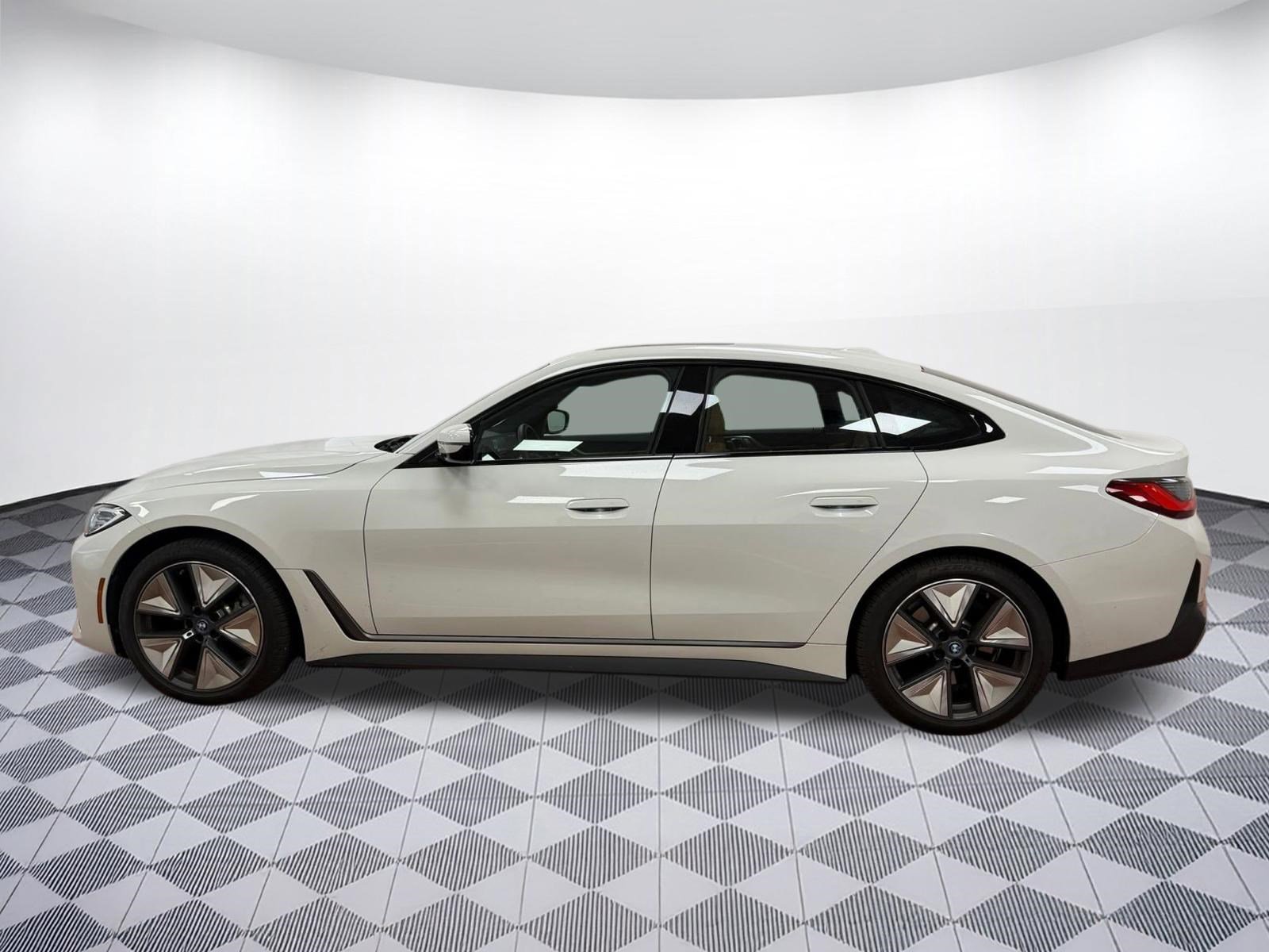 Certified 2023 BMW i4 eDrive35 image 2