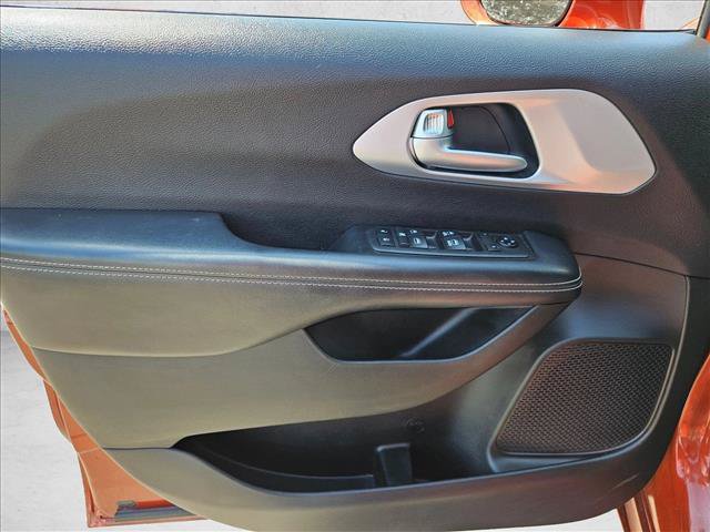 Used 2018 Chrysler Pacifica Touring Plus w/ S Appearance Package FWD image 10