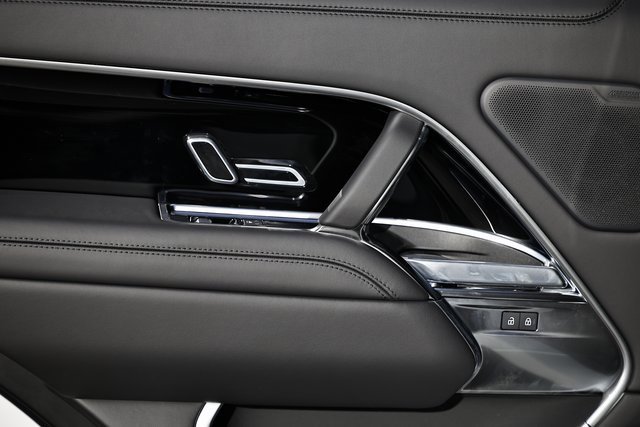 New 2025 Land Rover Range Rover SE image 28