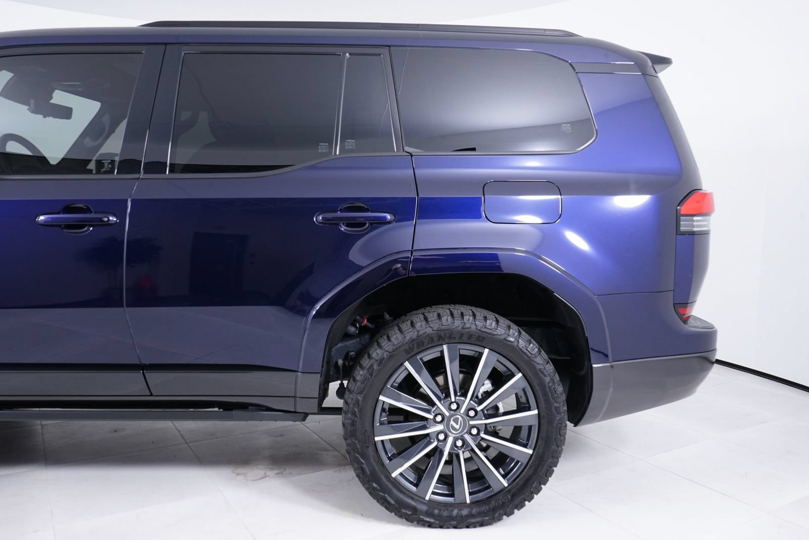 Used 2025 Lexus GX 550 w/ Accessory Package (2T) AWD/4WD image 12