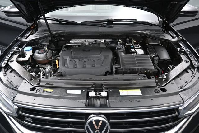 Used 2023 Volkswagen Tiguan SE R-Line FWD image 37