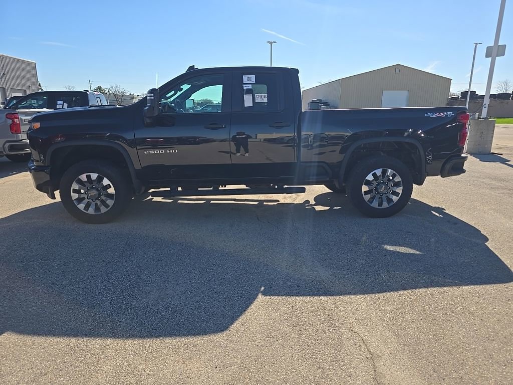 Used 2023 Chevrolet Silverado 2500 Custom w/ Custom Value Package AWD/4WD image 3