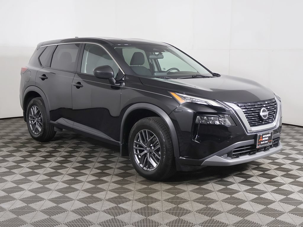 Used 2023 Nissan Rogue S AWD/4WD image 2