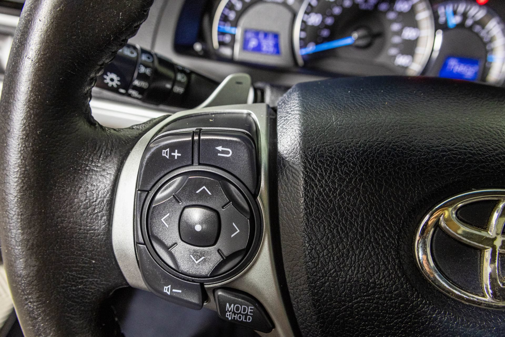 Used 2012 Toyota Camry SE w/ Leather Pkg FWD image 34
