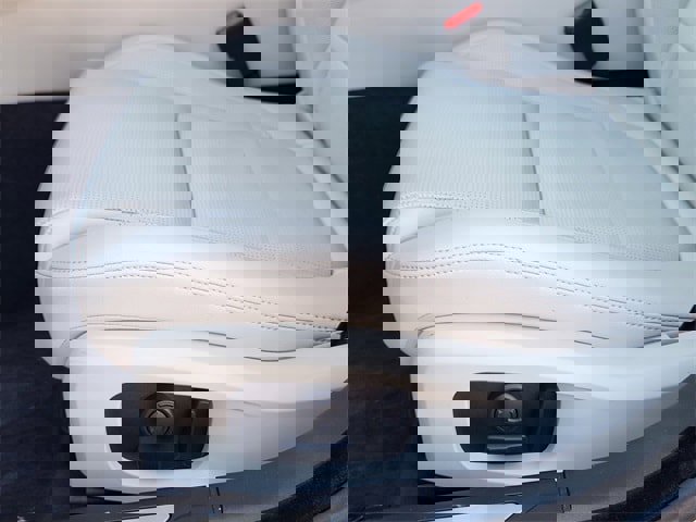 Used 2024 Jaguar XF R-Dynamic SE image 19