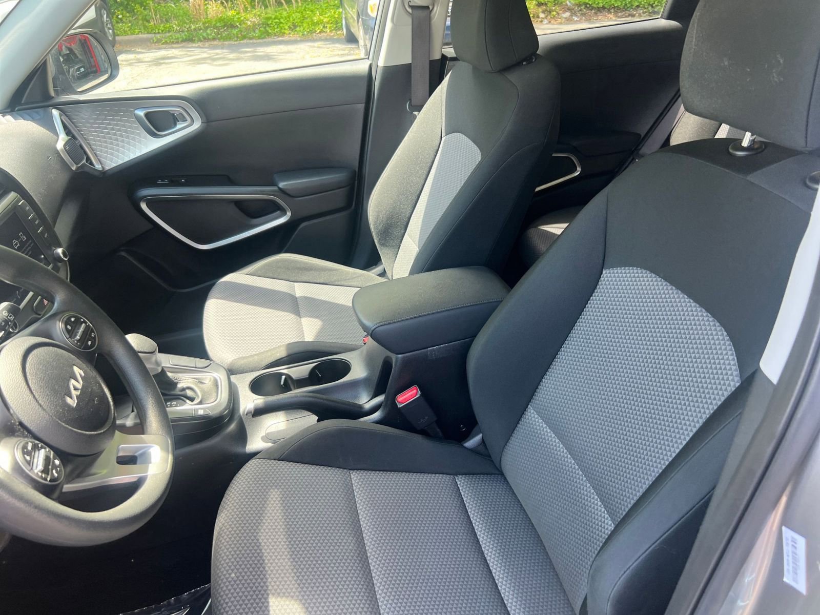 Used 2025 Kia Soul LX w/ LX Technology Package FWD image 31