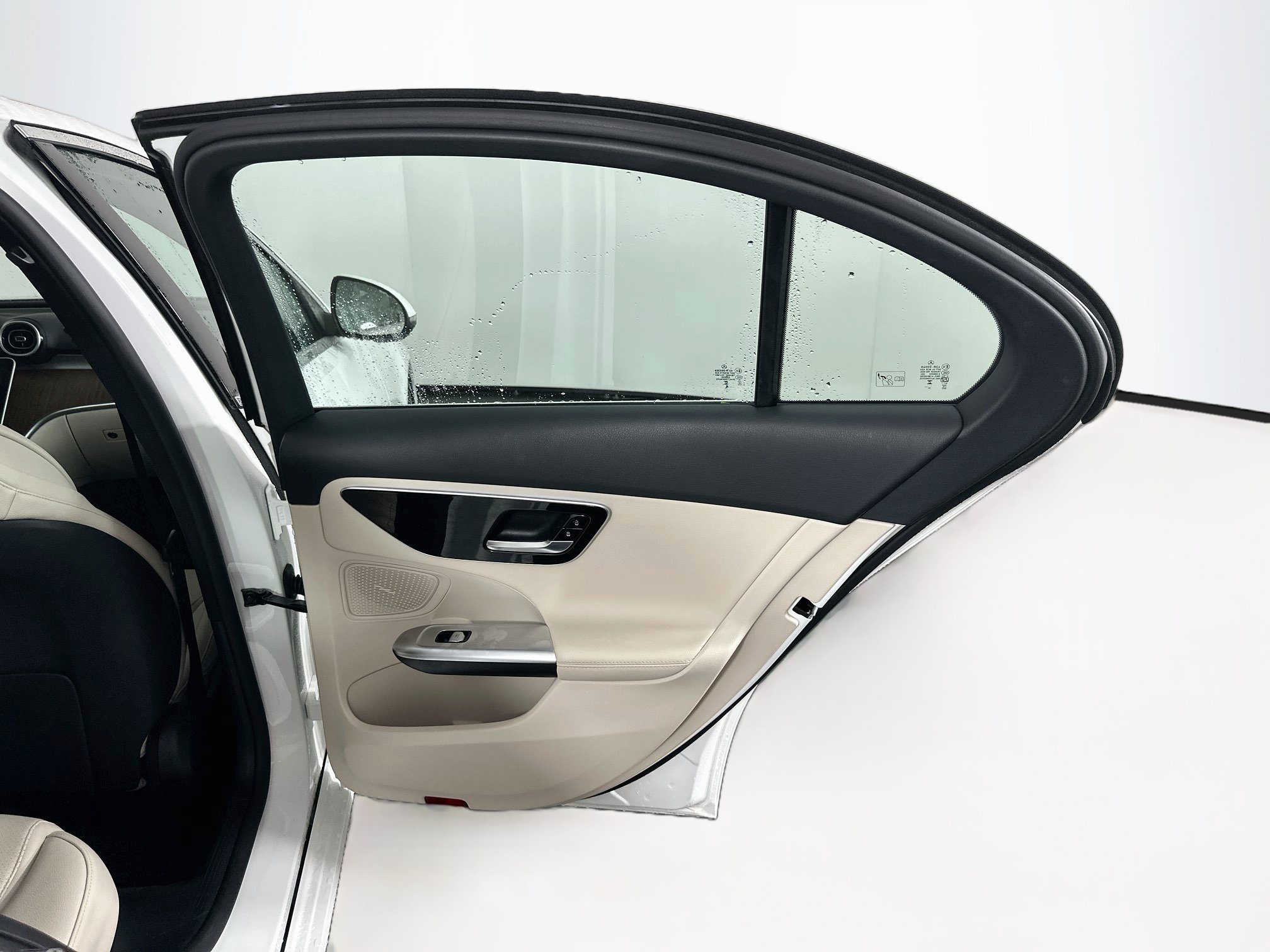 Used 2025 Mercedes-Benz C 300 Sedan image 31