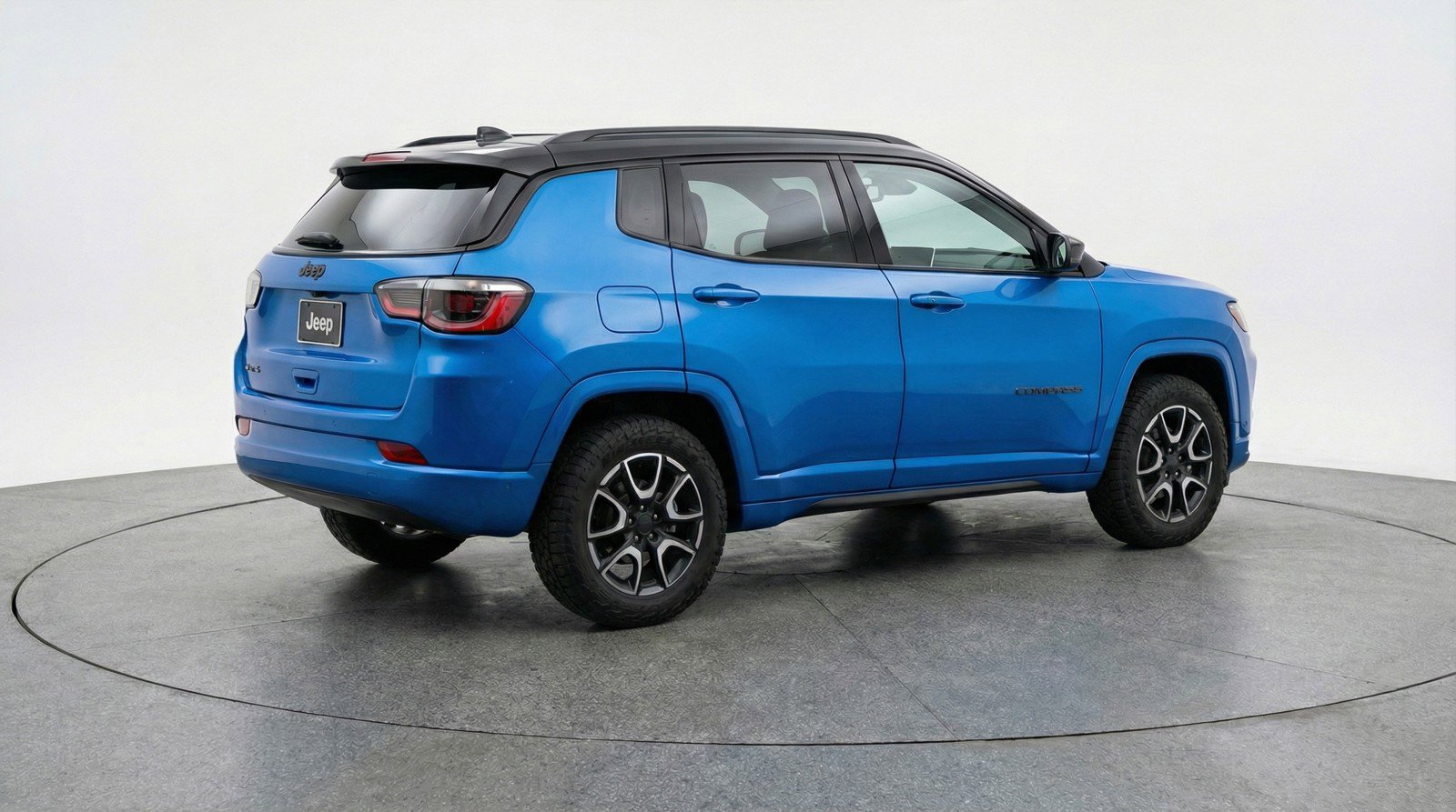 Used 2025 Jeep Compass Trailhawk image 9
